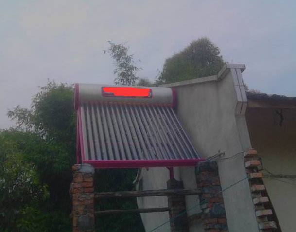 太陽能熱水器萬萬要這樣裝，才能防雷，提高安全性