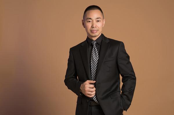 人物觀|柯尚木門羅杰:用細(xì)致情感做原創(chuàng)匠心木門 人物觀|柯尚木門羅杰:用細(xì)致情感做原創(chuàng)匠心木門