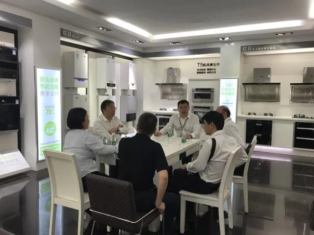 廣州市白云區(qū)領(lǐng)導(dǎo)蒞臨紅日燃具有限公司調(diào)研指導(dǎo)工作 廣州市白云區(qū)領(lǐng)導(dǎo)蒞臨紅日燃具有限公司調(diào)研指導(dǎo)工作