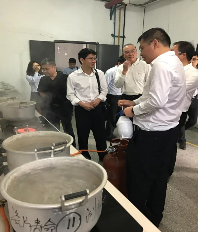 廣州市白云區(qū)領(lǐng)導(dǎo)蒞臨紅日燃具有限公司調(diào)研指導(dǎo)工作 廣州市白云區(qū)領(lǐng)導(dǎo)蒞臨紅日燃具有限公司調(diào)研指導(dǎo)工作